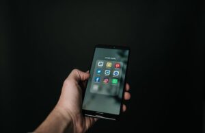 What Phone Does Elon Musk Use in 2025? elon musk phone